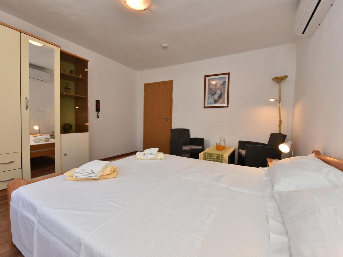 Traditional Apartment In Zadar With Garden Dış mekan fotoğraf